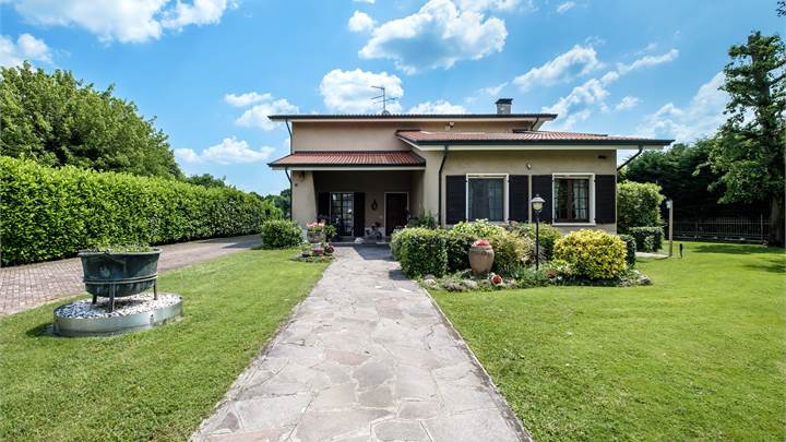 Villa en venta la Roverbella