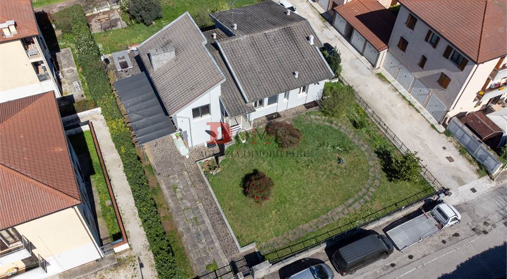 Villa - fronte - dal drone