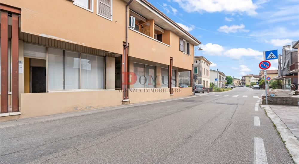 Ufficio fronte strada