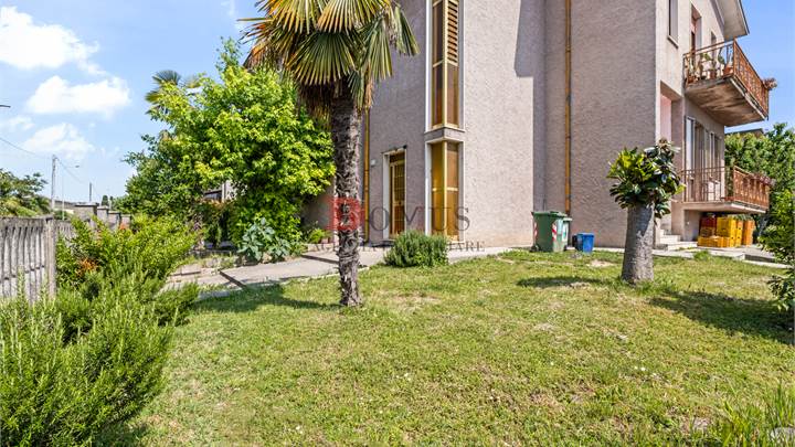 Bifamiliare verticale con taverna e garage doppio