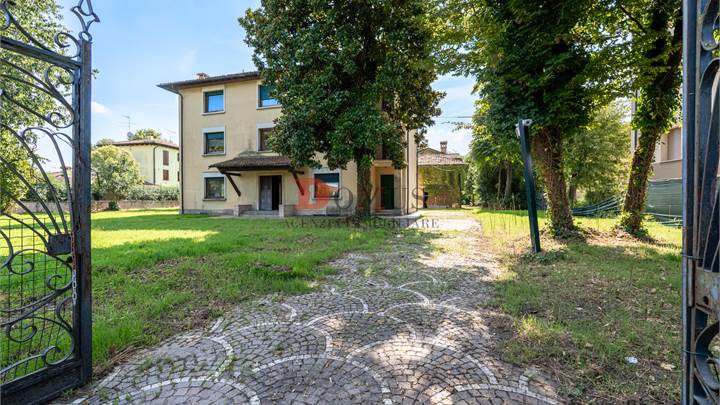 Villa в продажа для Borgo Virgilio