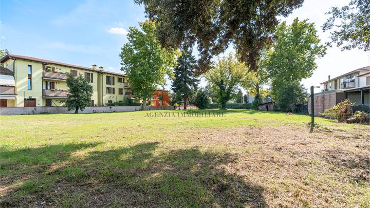 Sites / Plots for Development в продажа для Borgo Virgilio