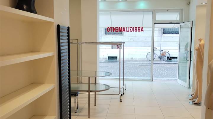 Commercial Premises / Showrooms в аренда для Mantova