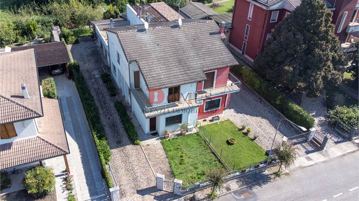 Villa bifamiliar en venta la Roncoferraro