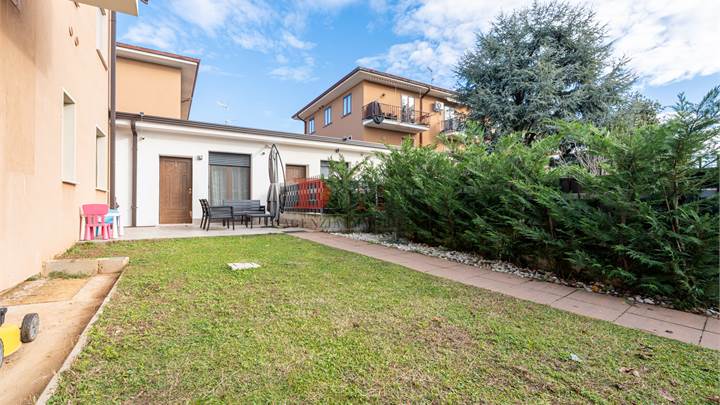 Appartamento indipendente IN CLASSE B - con giardino, taverna e garage