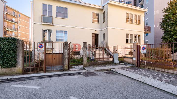 Bifamiliare verticale in Valletta Paiolo