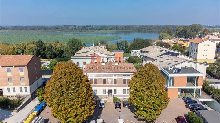 Oficina en renta la Mantova