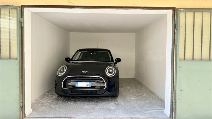 Garage dans vente à Mantova