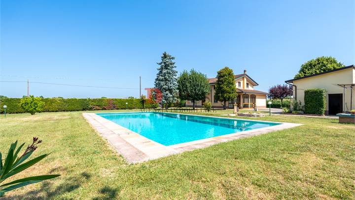 Villa / Haus zu verkauf in Marcaria