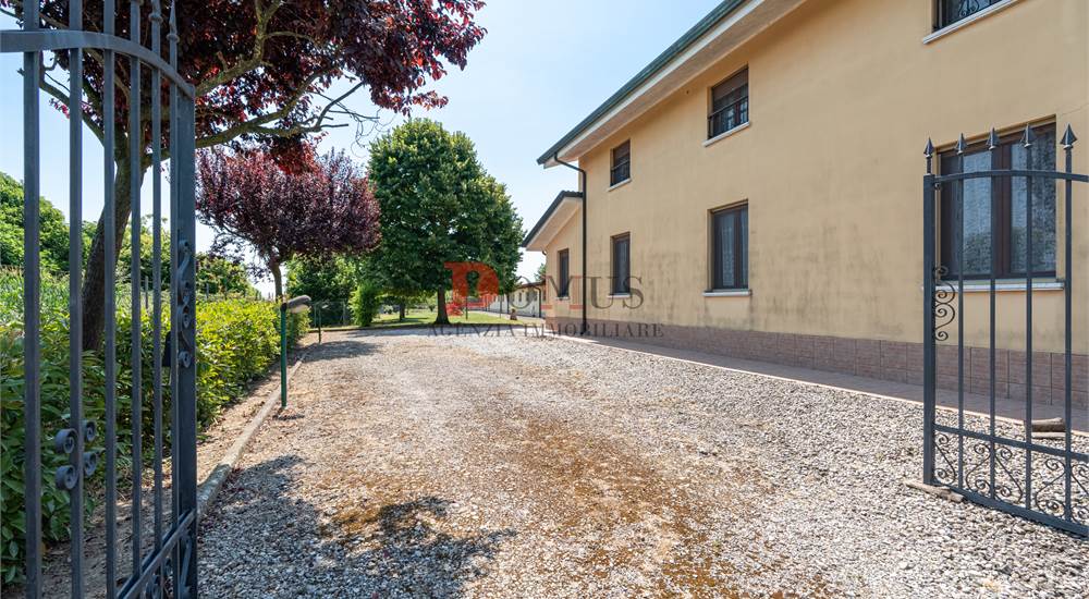 Ingresso cortile